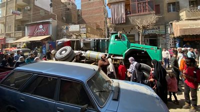 تفاصيل انقلاب سيارة نقل في شارع مستشفي ميت غمر بالدقهلية