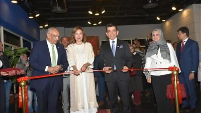 وزيرة الثقافة ومدير 