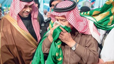 احتفالات السعودية بيوم العلم تتصدر مواقع التواصل..تغريدة للملك سلمان