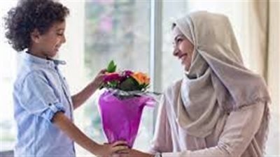 قصة عيد الأم وموعد الاحتفال به وأجمل رسائل وعبارات التهنئة