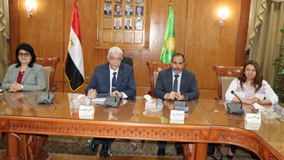 رئيس جامعة المنوفية يشيد بالدور الهام لمركز التطوير المهني