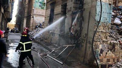 إصابة شخصين في حريق التهم شقة سكنية بالوراق 