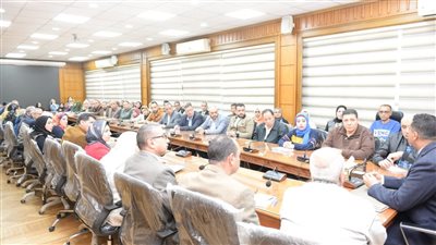 قرارات حاسمة من محافظ الدقهلية خلال اجتماعه مع مديري الإدارات.. تعرف عليها