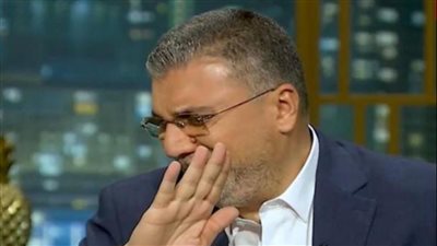 عمرو الليثي ينهار من البكاء لهذا السبب