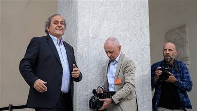 بلاتيني يكشف موقفه من تولي منصب رئيس الاتحاد الفرنسي