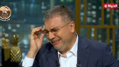 تعرف على سبب انهيار وبكاء الإعلامي عمرو الليثي على الهواء أثناء برنامجه