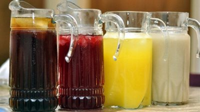 استشاري تغذية يحذر من أضرار المشروبات الرمضانية على الجسم (فيديو)