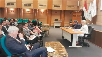 رئيس تنظيم المخلفات يبحث مع الجانب الهولندي فرص الشراكة