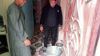  ضخ المياه النظيفة وتوصيل الخطوط الداخلية لمنازل قرية الكويت بقنا