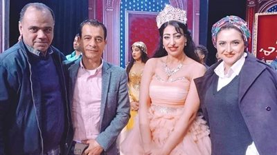 رئيس قصور الثقافة يشارك صناع مسرحية 