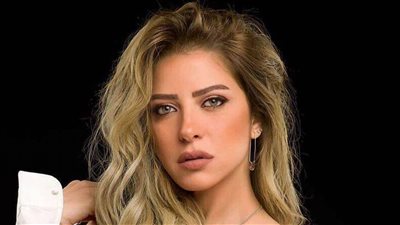 ريم مصطفى مرشدة سياحية تبحث عن سر السلطان في مسلسل 