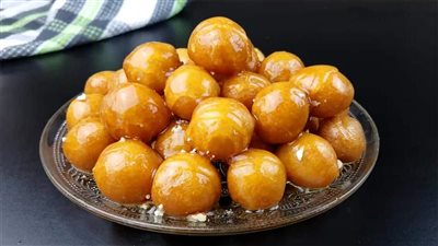 حلويات رمضان.. طريقة عمل الزلابية المقرمشة