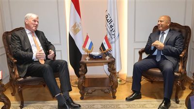 تفاصيل لقاء وزير النقل وسفير هولندا بالقاهرة بشأن تصدير الخضروات إلى آمستردام