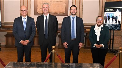 نائب رئيس جامعة عين شمس للدراسات العليا يستقبل وفد البنك الأوروبي للاستثمار 