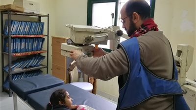 الكشف على 1968 مريضًا في قافلة علاجية بقرية أبو المعاطي