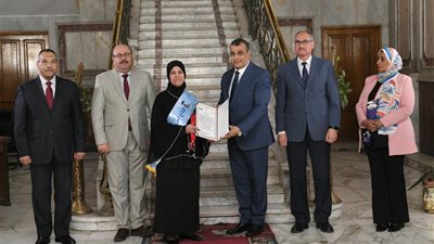 وزير الإنتاج الحربي يكرم الأمهات المثاليات بالجهات التابعة