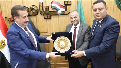 محافظ المنوفية يكرم الفائزين بجائزة مصر للتميز الحكومي ويشيد بجهودهم