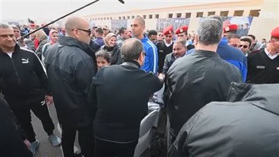 السيسي لسيدة مُسنة: 