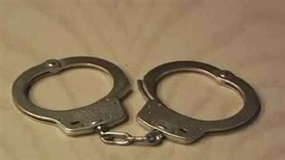 بحوزتهم أيس وحشيش وسلاح.. حبس شخصين بالمعصرة 