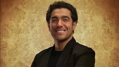 ابن العمدة أستاذ.. هكذا ميدو عادل يشيد بأداء أحمد صلاح السعدني