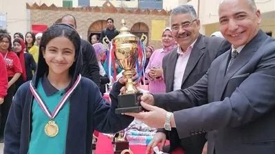 فرحة طالبات مدرسة يوسف جاد الله الرسمية لغات بختام الأنشطة الطلابية