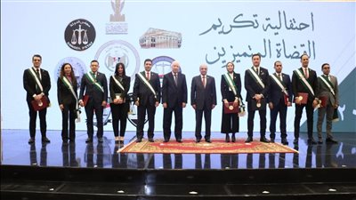 رئيس قضايا الدولة يهنئ عددًا من مستشاري الهيئة لتكريمهم من السيسي (صور)