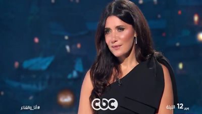 رد غير متوقع من غادة عادل عندما سألت عن طليقها المخرج مجدي الهواري 