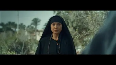 روجينا تدفن شعرها مع زوجها وترتدي ثوب الرجال في الحلقة الثانية 