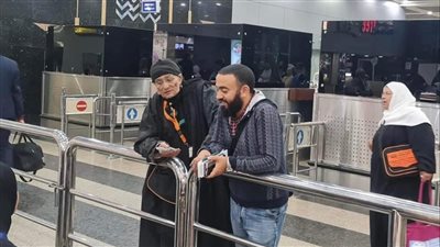 كانت دعوتها.. وفاة معتمرة من المنوفية في الطائرة داخل الأجواء السعودية 