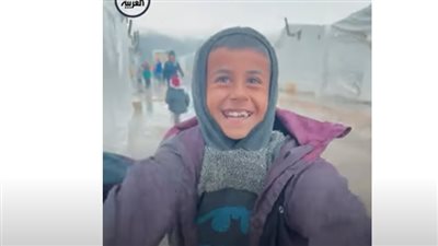 ابتسامة رغم المعاناة.. مصور يوثّق حياة الأطفال السوريين في لبنان