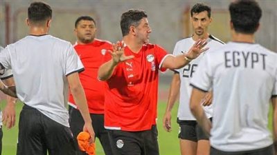 فيتوريا يستقر على ضم نجمي الأهلي لمعسكر منتخب مصر في يونيو