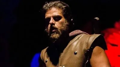 طارق صبري يحتفل باليوم العالمي للمسرح