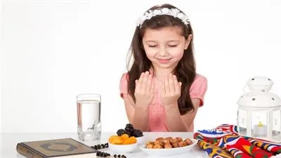 استشاري تغذية علاجية توجه نصائح لتدريب الأطفال على الصيام (فيديو)