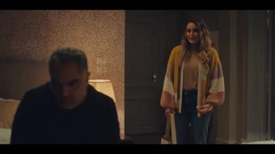 الهرشة السابعة الحلقة 6.. أمينة خليل تعمل معلقة صوتية للإعلانات وترفض رغبة محمد شاهين في ترك العمل