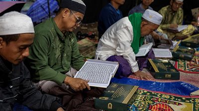 وزارة الشؤون الإسلامية تنفذ برنامج خادم الحرمين الشريفين لتفطير الصائمين في الجزر المتضررة من الزلازل بإندونيسيا