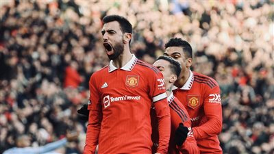 خطوة واحدة تفصل صخرة مانشستر يونايتد عن الرحيل والعودة للبيت القديم 