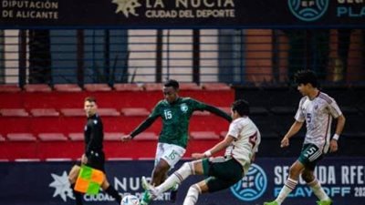 المنتخب السعودي تحت 15 عامًا يجري تدريباته في معسكر الرياض