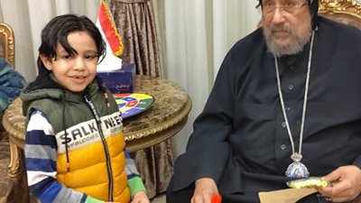 الأنبا أرميا يستقبل الطفل شنودة وأسرته