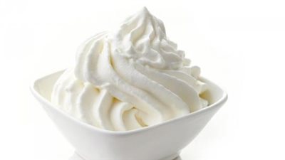 حلويات رمضان.. طريقة عمل الكريم شانتيه في البيت