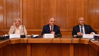 وزير الرى يترأس اجتماع اللجنة العليا لتراخيص الشواطئ بحضور وزيري النقل والبيئة 