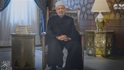 الطيب يحسم الجدل بشأن المدعين بعرقلة الشريعة الإسلامية لتقدم المرأة (فيديو)