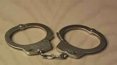 استمرار حبس سائق وآخر ضبط بحوزتهما 2 كيلو حشيش بالبساتين 