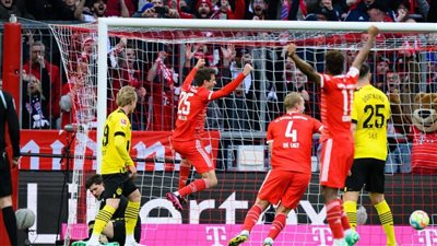 بايرن ميونخ يسحق بوروسيا دورتموند بالأربعة بالدوري الألماني في أولى مباريات توخيل