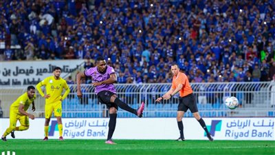بهدفي إيجالو.. الهلال يهزم الخليج في دوري روشن السعودي