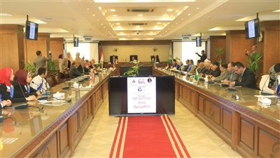 وزير الشباب والرياضة ومحافظ الجيزة يشهدان جلسة لبرلمان طلائع وشباب مصر