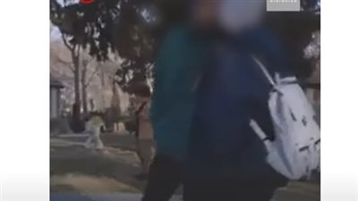 قناة إيرانية رسمية تذيع قبلة على الهواء وتثير جدلا كبيرا.. فما القصة؟ (فيديو)