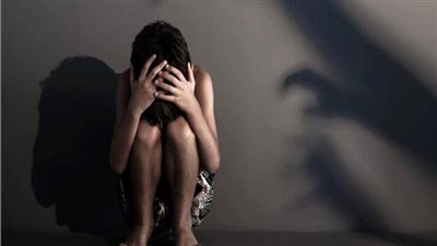 عامل يهتك عرض طفلة ببورسعيد والنيابة تأمر بحبسه 15 يومًا 