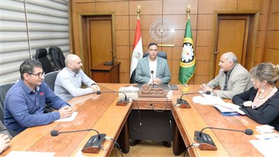 محافظ الدقهلية يعقد اجتماعا لبحث ومناقشة البدء في تطبيق أداة التعامل مع المخلفات الصلبة 