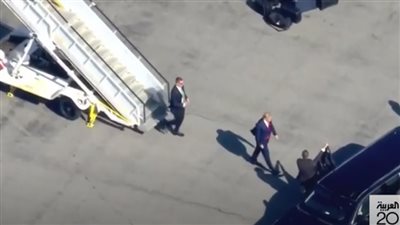 شاهد.. لحظة وصول ترامب إلى نيويورك تمهيدا لمحاكمته غدا