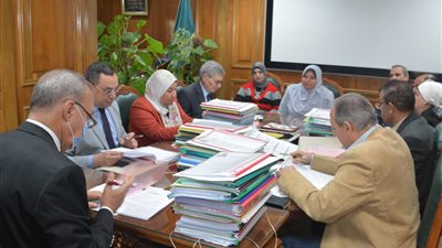 محافظ القليوبية يترأس اجتماع لجنة اختيار القيادات لشغل عدد من الوظائف